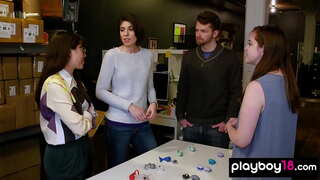 Amatérská čtyřka, kurva s kohout hladoví MILF ženy v domácnosti