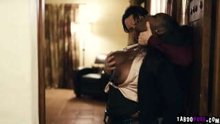 Извращенный кардар жегиси менен алектенет сексом менен сексуалдык риэлторшей Осой Милой, ал эми андан кийин ал үй купит