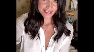 מאונן בזמן לחבר הכי טוב שלה עושה את אותו הדבר