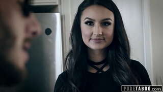 Eliza Ibarra Yn Gyfreithiwr Sy&#039;n Mae Angen Ceiliog