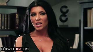 Busty milf cant maghulat sa giiyot pinaagi sa iyang mga kauban sa trabaho.Ang iyang bana nagtago sa tago motan-aw sa iyang mga big atngal asawa sa pagkuha sa gilibotag.Siya facefucked ug mikabayo sa manok