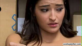 האָרני אָפיציר לעסאָף געץ אַ געלעגנהייַט צו באַרען עמילי וויליס אין דאָגי