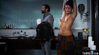 Busty ဆယ်ကျော်သက်ဂရုကြမ်းဖျင်းအားဖြင့် perv lendlord လဲလှယ်အခမဲ့အခန်း