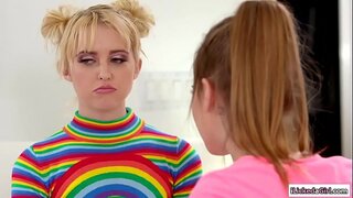 Түз өспүрүмдөр карата автомойке трутся кисками бири-бирин жумуштан кийин