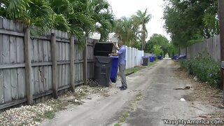 Алисса Linn ağır sikilmiş olur, bir-biri ilə öz oğlunu açıq havada