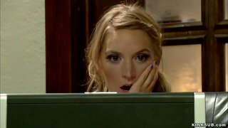 Ξανθιά έφηβος Μόνα Ουαλία βρήκε πορνό ταινία της μητριά Σιμόν Sonay στο internet και, στη συνέχεια, σαντιγί και πρωκτικό πατήσαμε στη δουλεία στο κρεβάτι