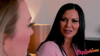 Өгөй эне көрсөткөндөй Кыздары, кантип туура жүргүзүүгө лесбийским сексом